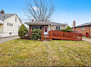 22510 Lincoln St, Saint Clair Shores, MI 48082