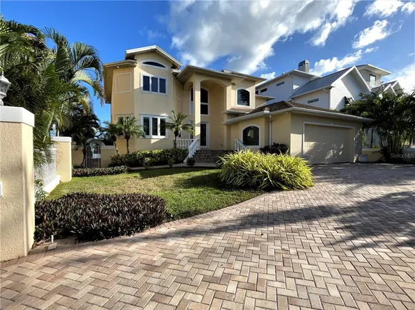 901 Harbor Dr, Belleair Beach, FL 33786