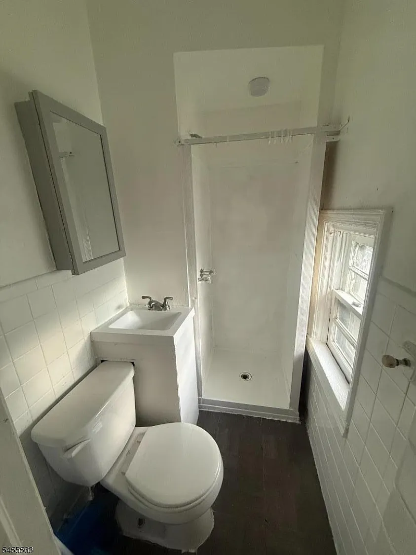 1 bed, 1.0 bath, 300 sqft, $975 — Photo 1