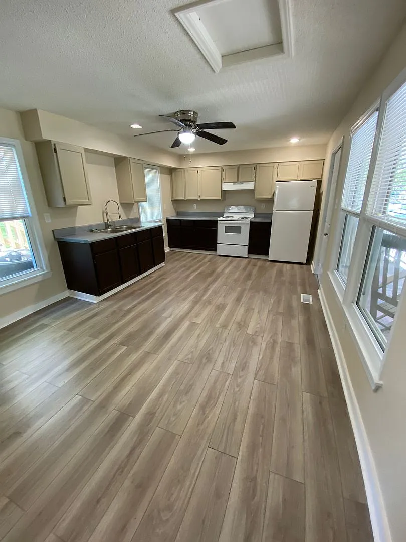 1X1 Extra Large Unfurnished Unit in Historic Bridgeton NC — Photo 3