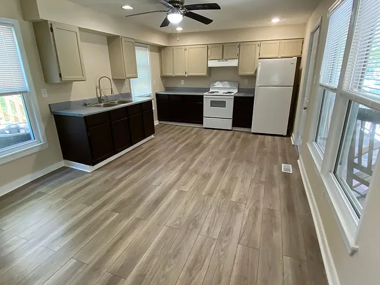 802 N B St #3 — Photo 3