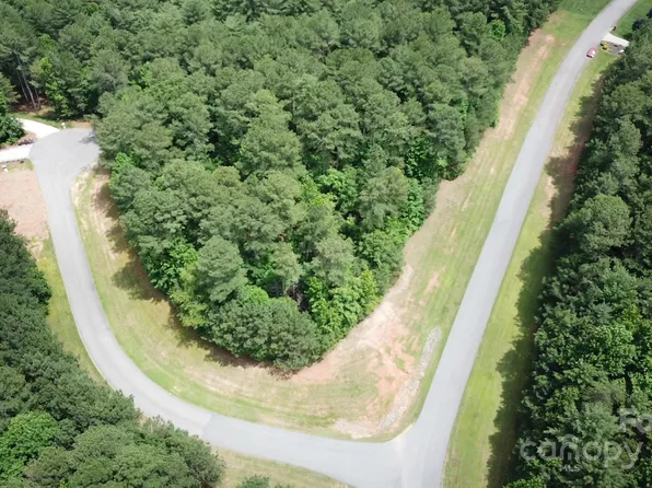 228 Riverwalk Dr, Connelly Springs, NC 28612