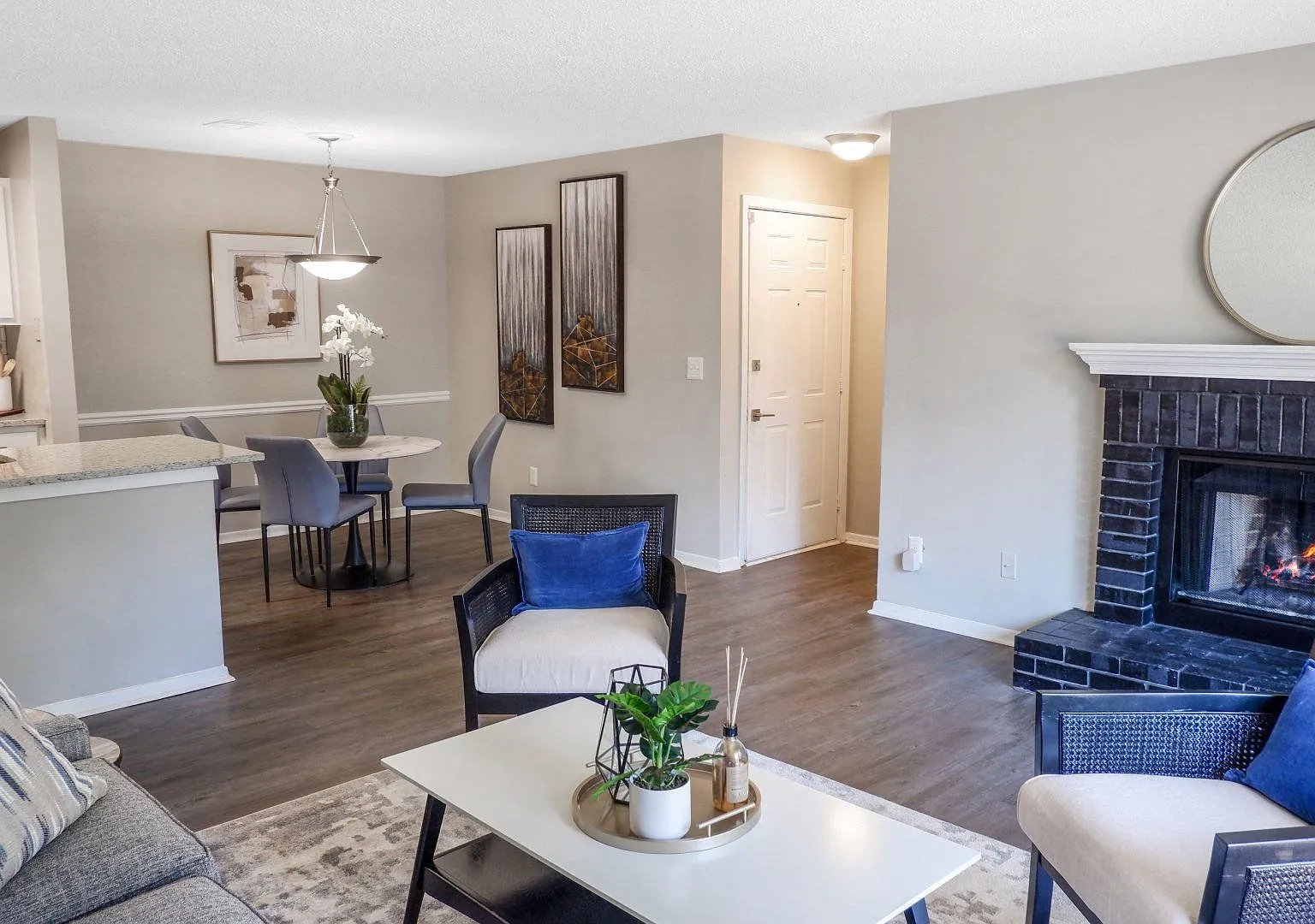 1 Park Central Apartment Homes — Photo 4