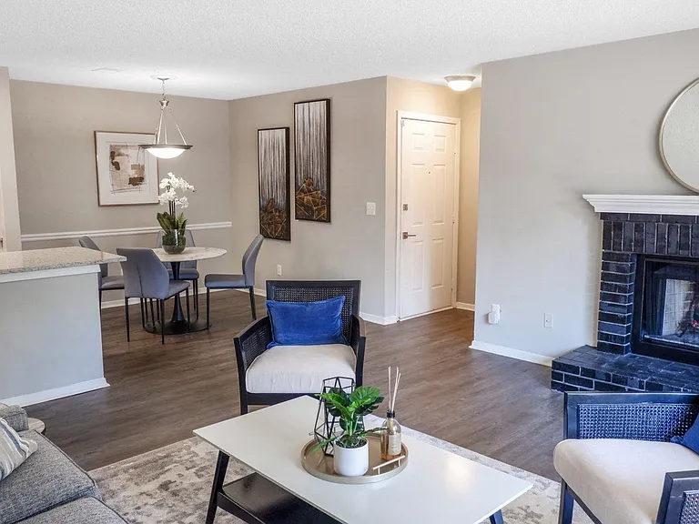 1 Park Central Apartment Homes — Photo 4