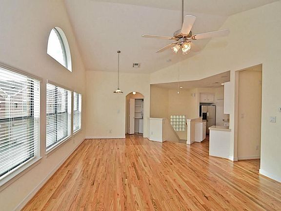 4th image of 3725 Main Plaza Dr