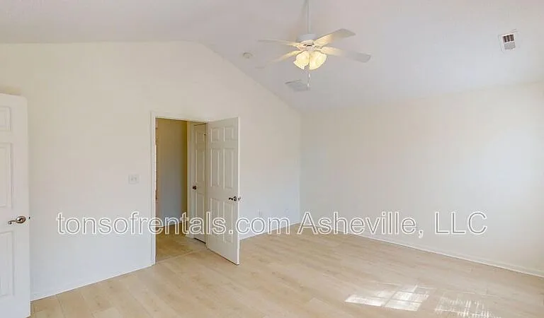 342 Meadow Pathway Dr — Photo 18