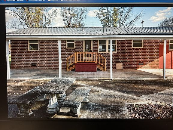 3rd image of 118 Van Buren St