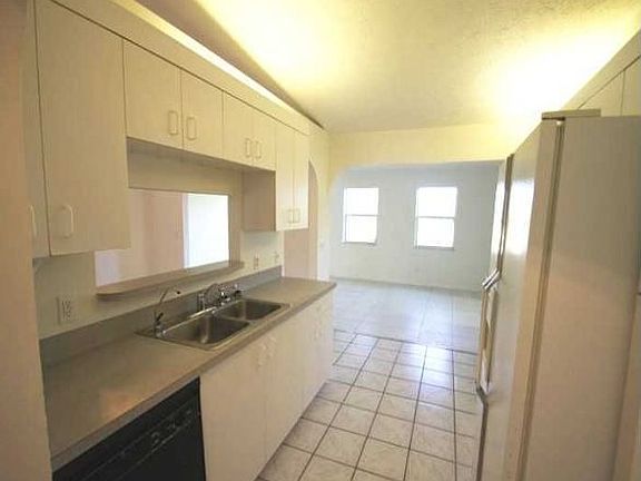 4th image of 2086 SE North Blackwell Dr