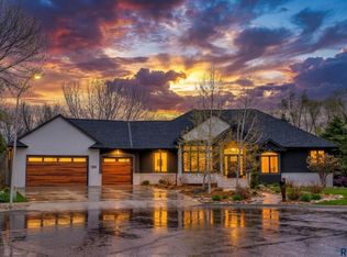 6004 S Prairie View Cir, Sioux Falls, SD 57108
