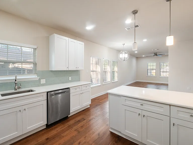 807 Hollywood Ave — Photo 16