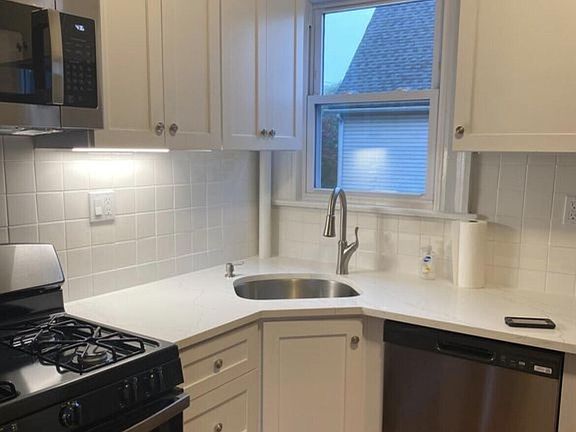 2nd image of 117 Liberty Ave #2