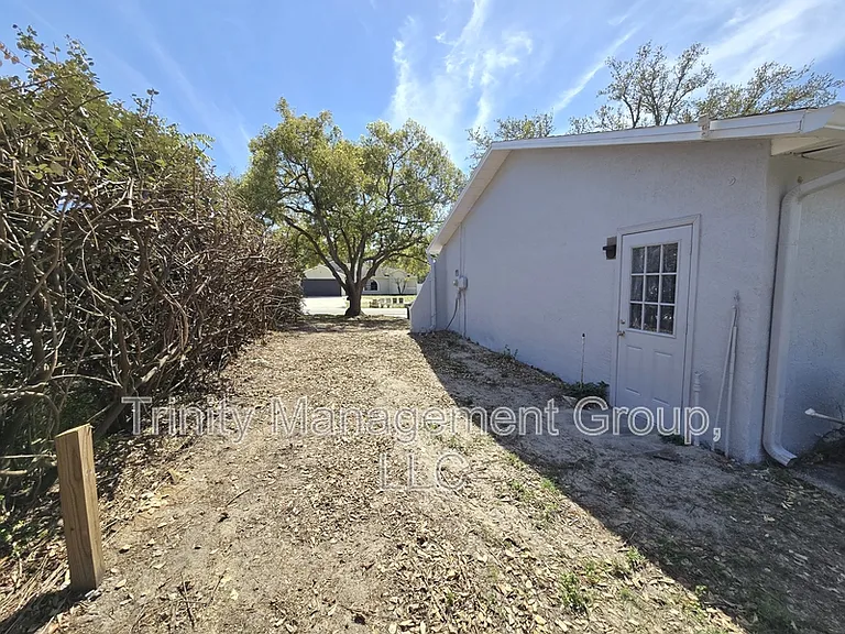 10449 Mayflower Rd — Photo 18