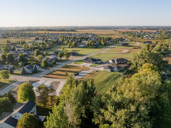 3202 Honeycomb Ct Unit 8B, Spirit Lake, IA 51360