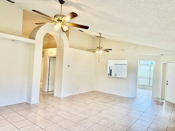 4th image of 1012 Henson Ct