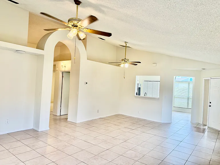 1012 Henson Ct — Photo 4