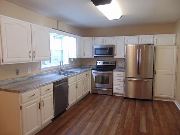 4th image of 150 Mankin Ave