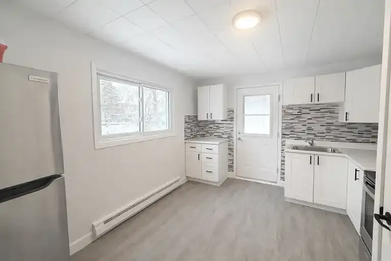 3 bed, 1.0 bath, $2,000 — Photo 2