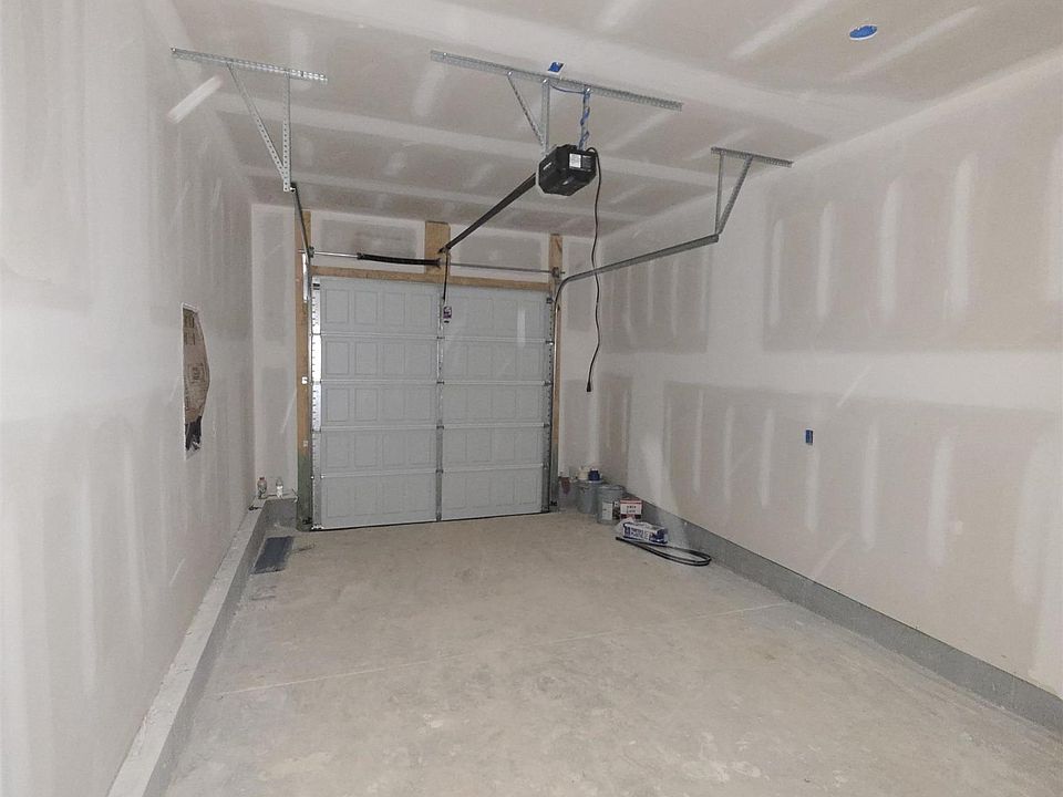 1st image of 104 Creekside Cottage Ct