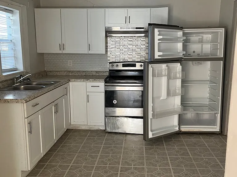 1295 Bryan St — Photo 5