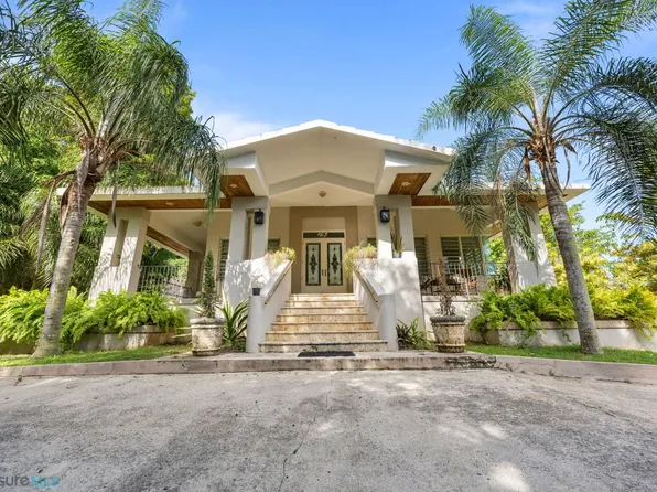 8 Calle Ucar, Carolina, PR 00987