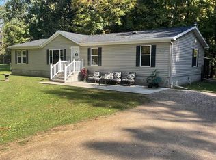 N7570 Pine St, Eland, WI 54427