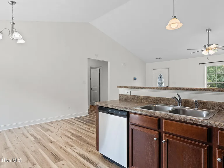216 Jasmine Ln — Photo 11