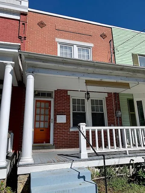 323 E Ross St photo 1