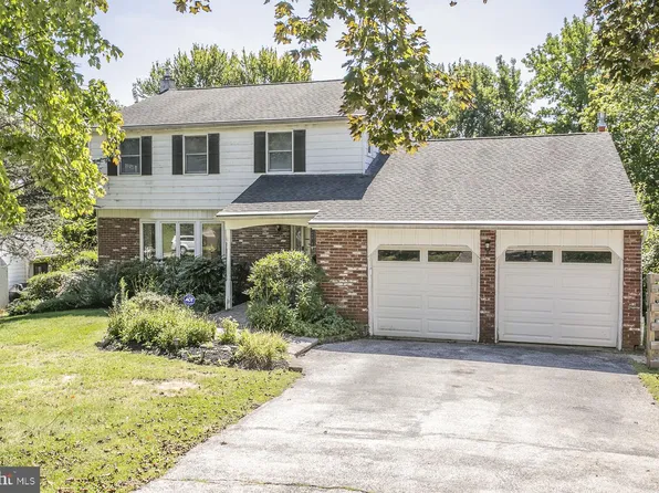 2908 Village Green Ln, Norristown, PA 19403