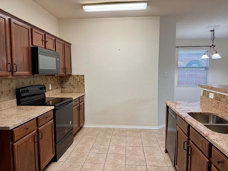1543 Sandstone Dr — Photo 7