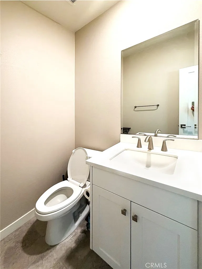 3 bed, 3.5 bath, 2137 sqft, $3,900 — Photo 4