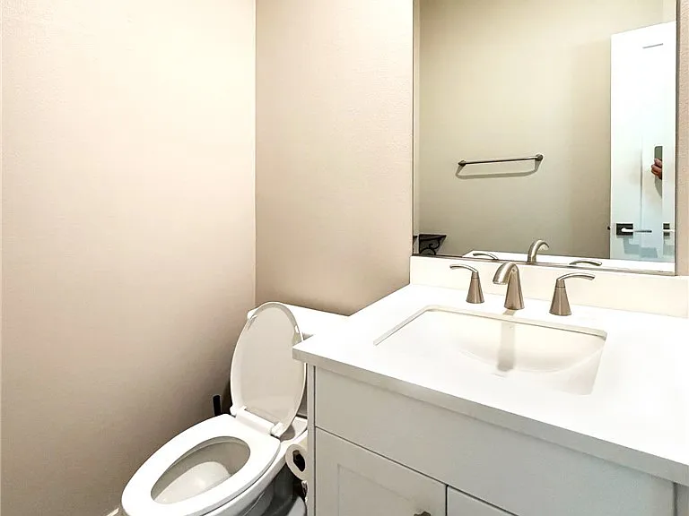 22 Noble St — Photo 4