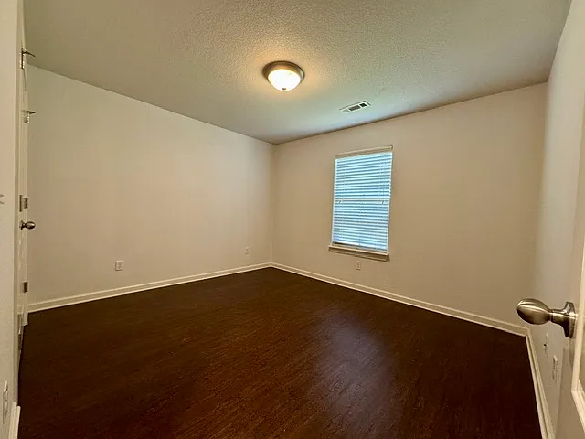 508 Eagle Dr NE — Photo 18