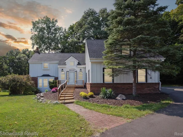 38996 Holsworth Ct, Farmington Hills, MI 48331