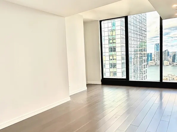 125 Greenwich Street image 3 of 19