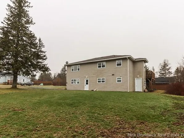 15 Rose Point Ln, Saint John, NB E2M 7J8
