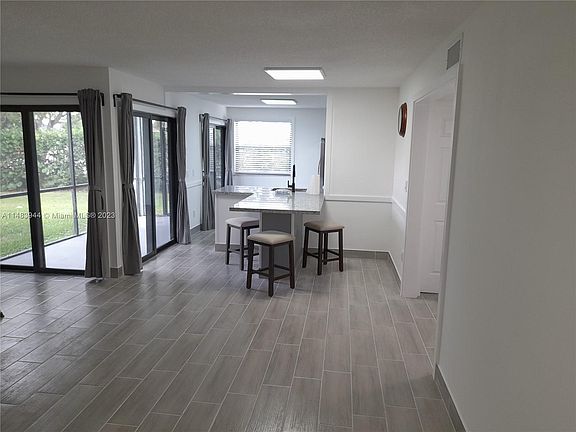 5th image of 1055 N Franklin Ave #1055K