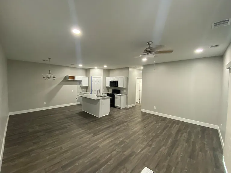 209 Reyer St — Photo 2