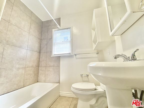 5th image of 301 N Sycamore Ave #1A