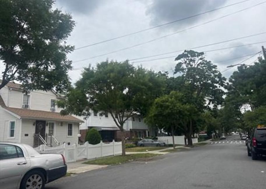 2nd image of 19318 Nashville Blvd