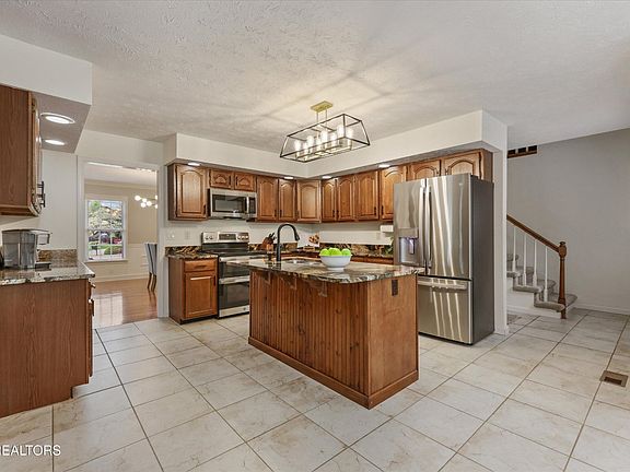 3rd image of 11901 Butternut Ln