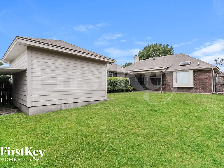 1008 Micarta Dr — Photo 15