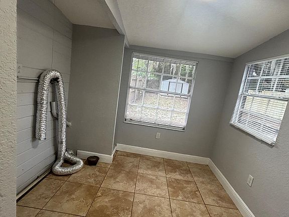 4th image of 419 N Center St #419