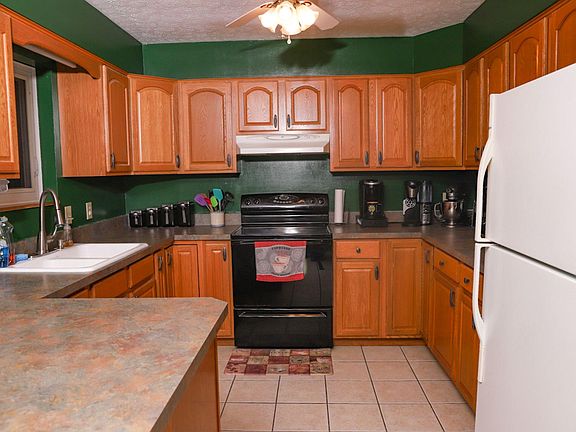 3rd image of 103 Pine Meadow Ct