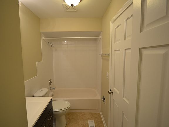 4th image of 710 Hillside Dr