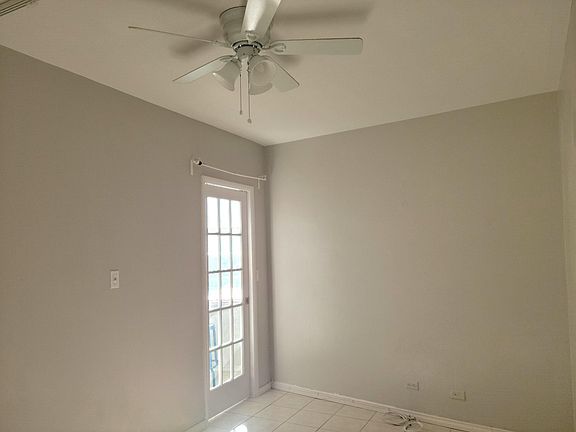 4th image of 7441 Wayne Ave #C8