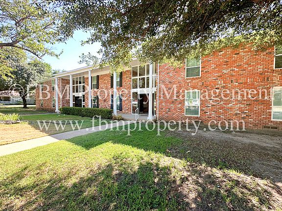2nd image of 518 N Rogers St #109