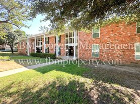 518 N Rogers St, Waxahachie, TX