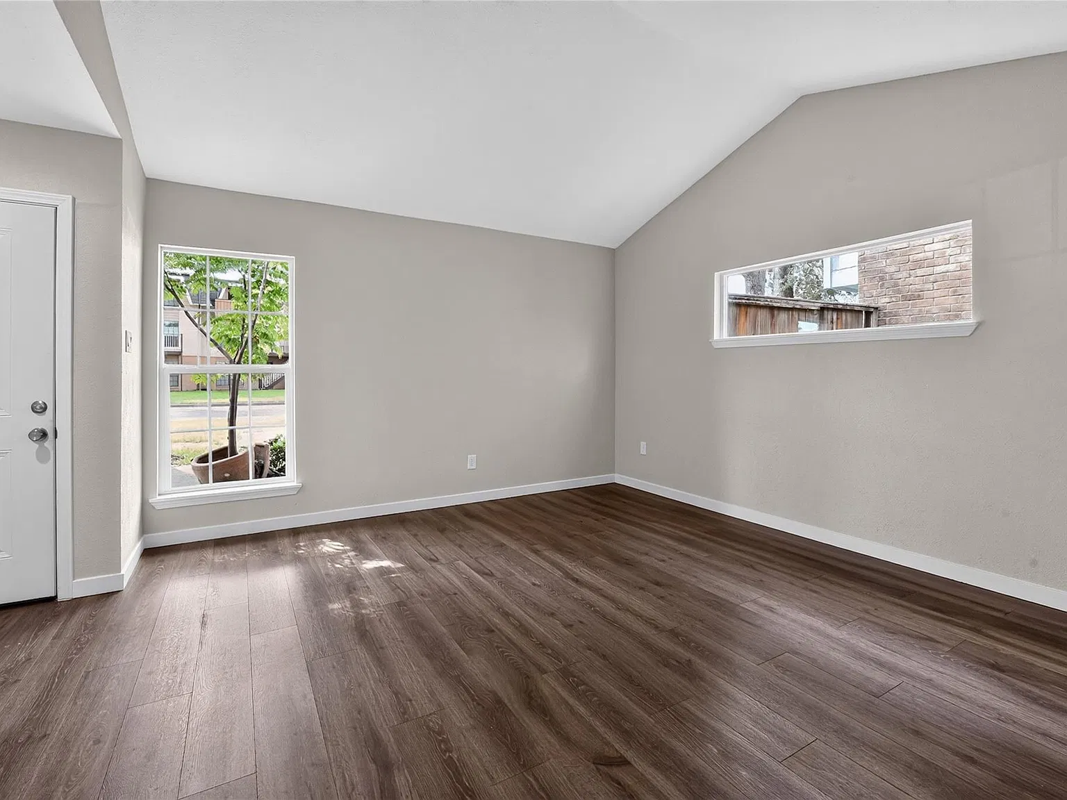 3 bed, 2.0 bath, 1588 sqft, $1,700 — Photo 3