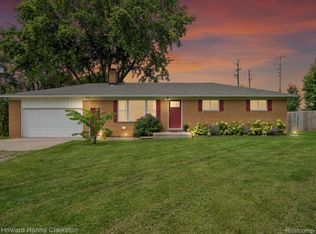 7171 Clintonville Rd, Clarkston, MI 48348