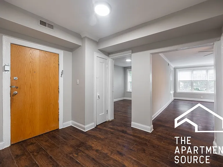 6300 N Oakley Ave #2 — Photo 5